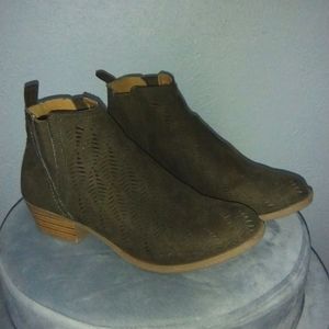 Report Kettlecorn Olive Green Booties